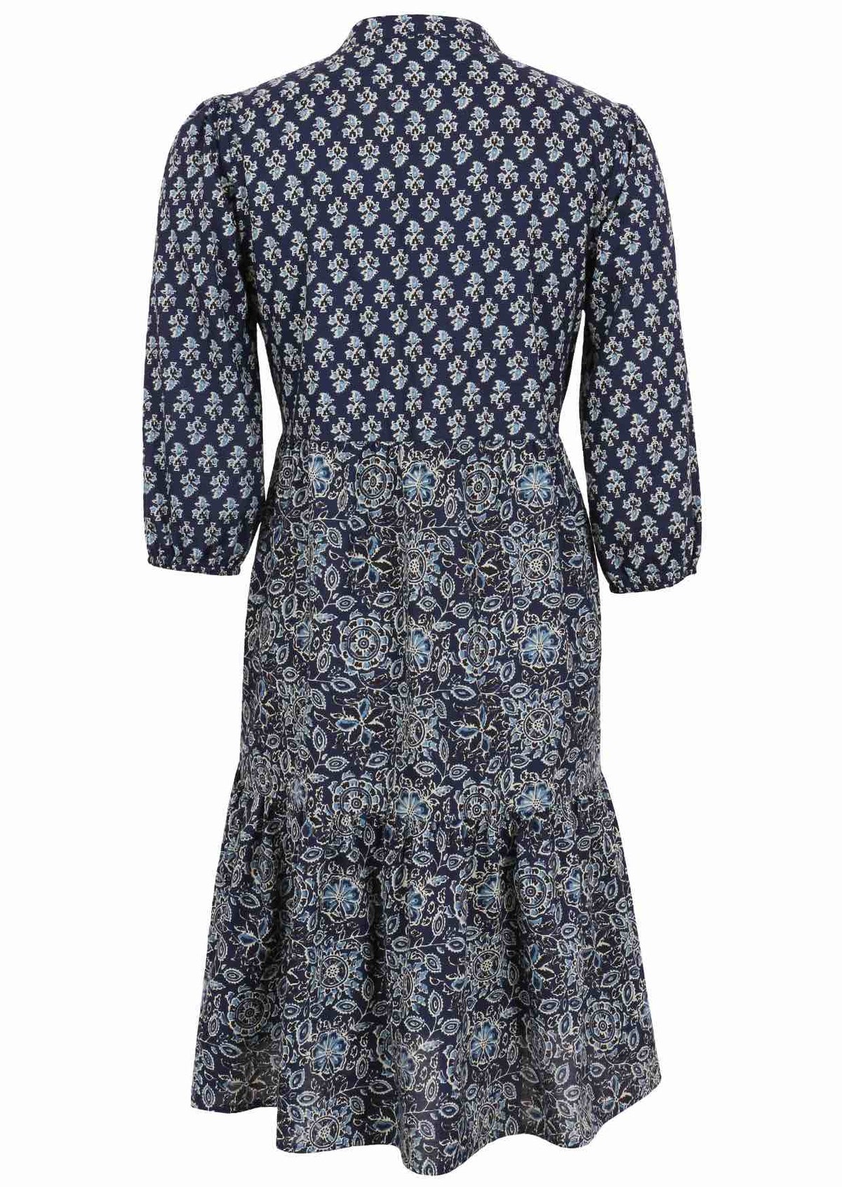 Loose fit cotton midi dress with mandarin collar, 3/4 sleeves and pockets.