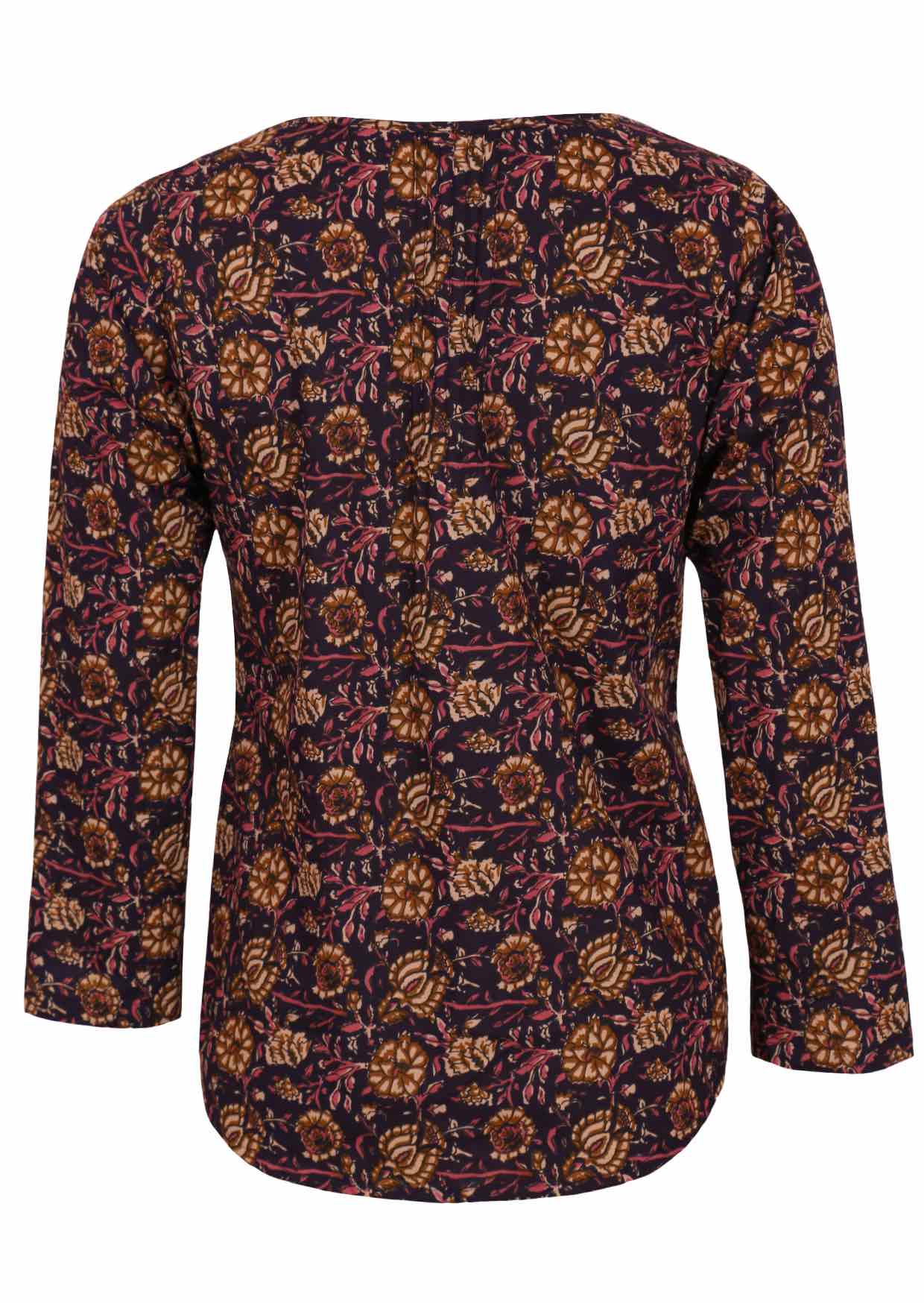 100% cotton top with long sleeves and tiny pleats at the front and back.