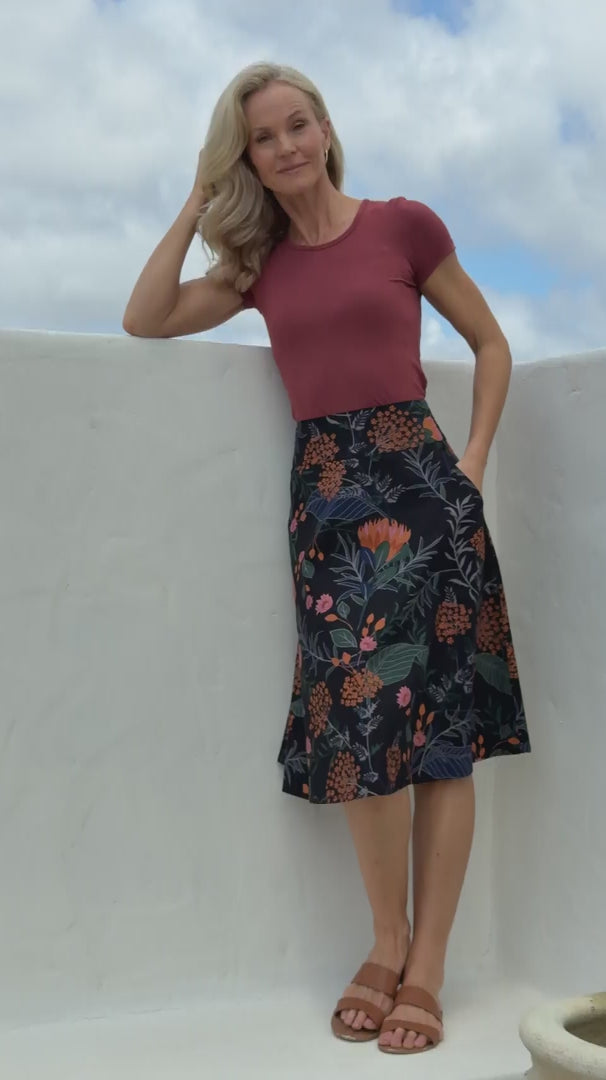 Zarah Skirt Queen Protea video